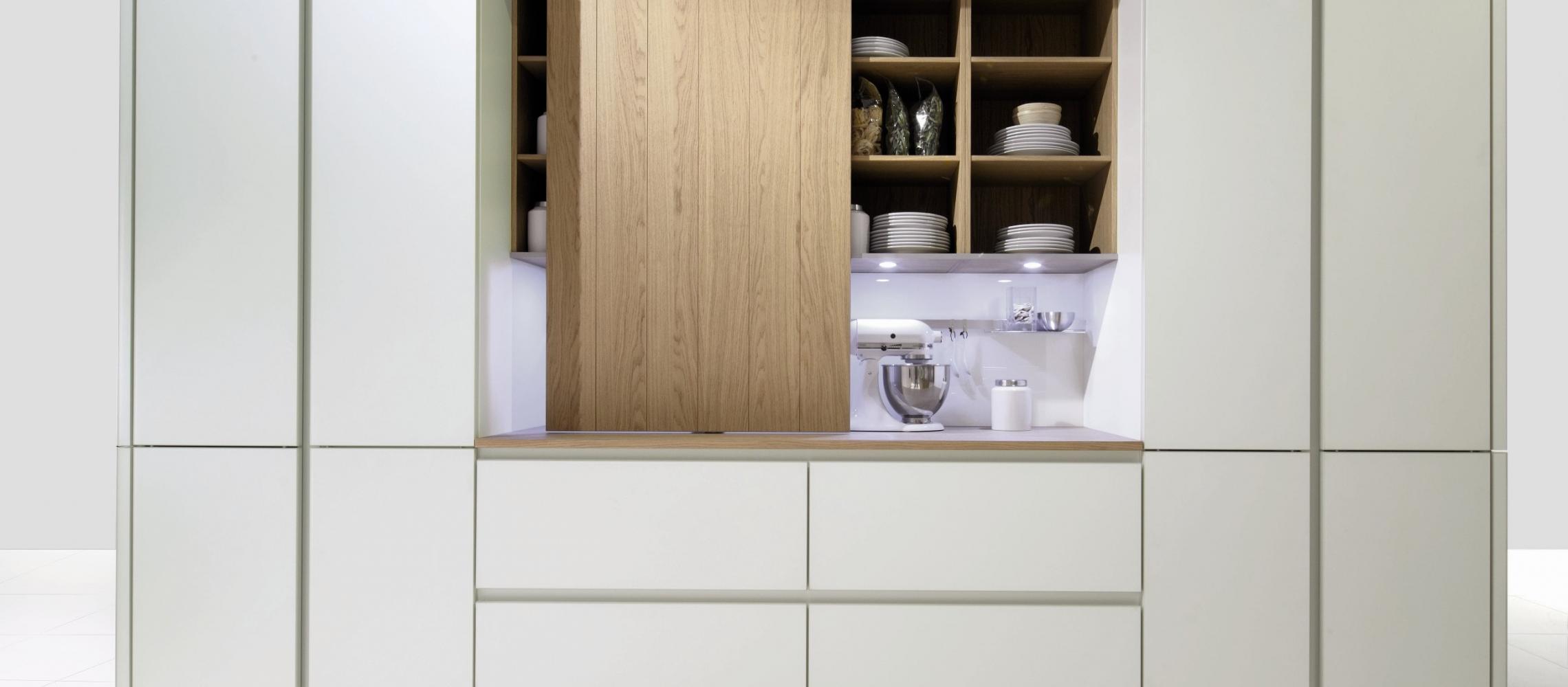 Y-line as Matt glass artic White (7) & ED Natural Oak Veneer (6)