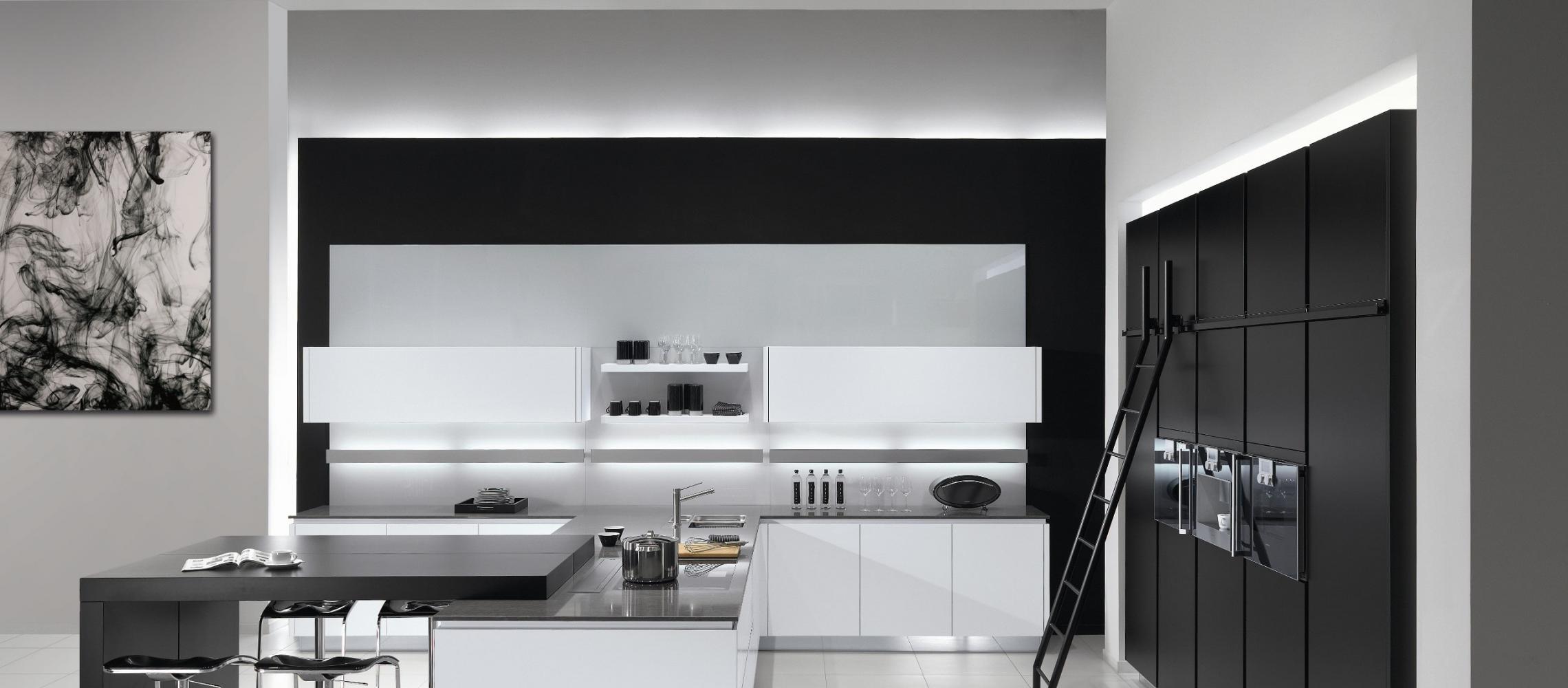 Y-Line LM Matt Laquer Artic White (5) & LM Black Matt (5)