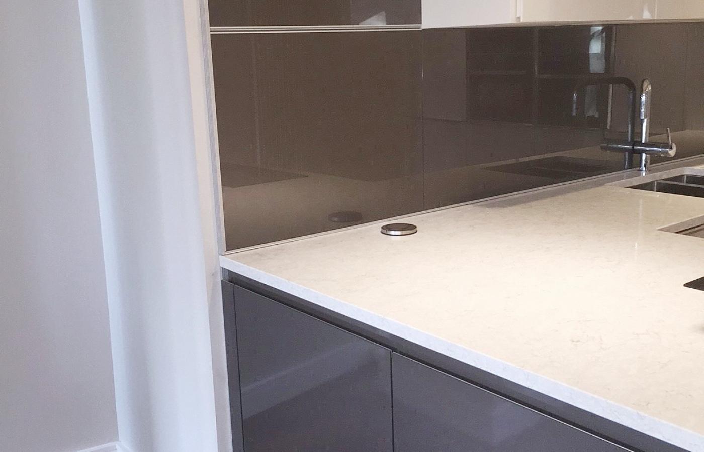 Glass Splash back Silver Brown with suspension system