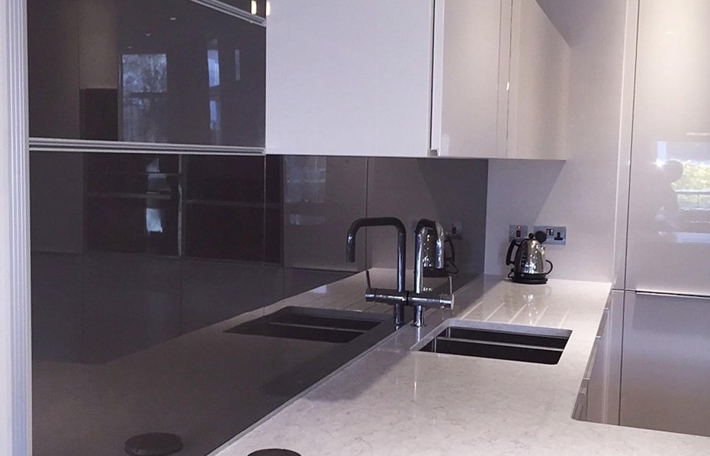 Glass Splash back Silver Brown with suspension system