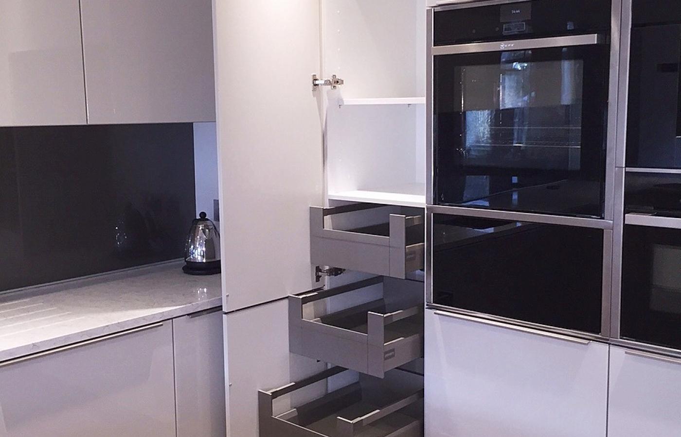 Larder 4 drawer Pull out