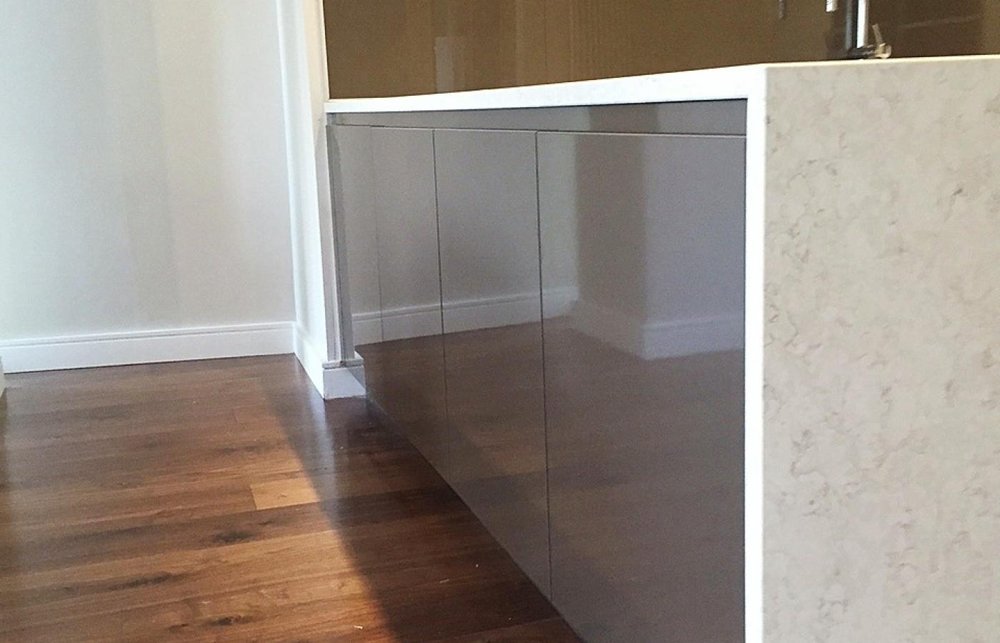 Peninsula Unit silestone worktop to Floor