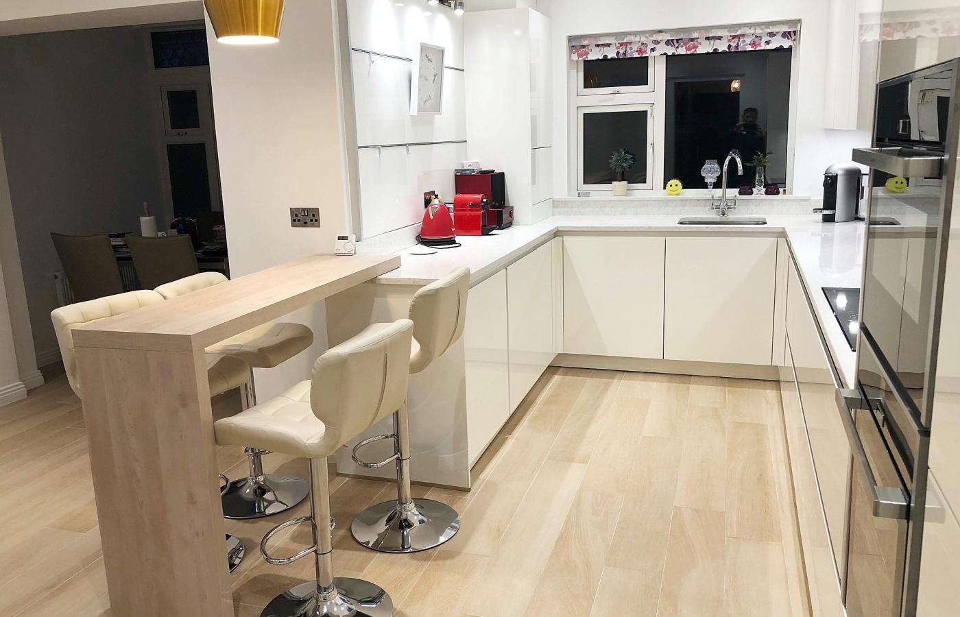 kitchen breakfast bar