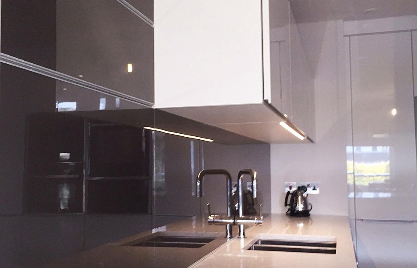 Glass Splash back Silver Brown with suspension system