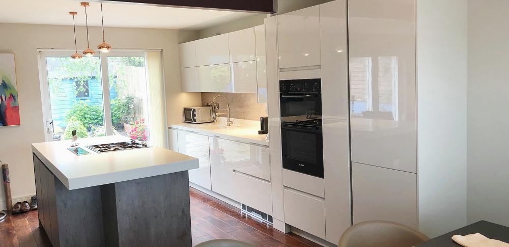 white gloss kitchen 
